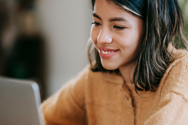 happy woman in php/iop eating disorder treatment online in las vegas nevada